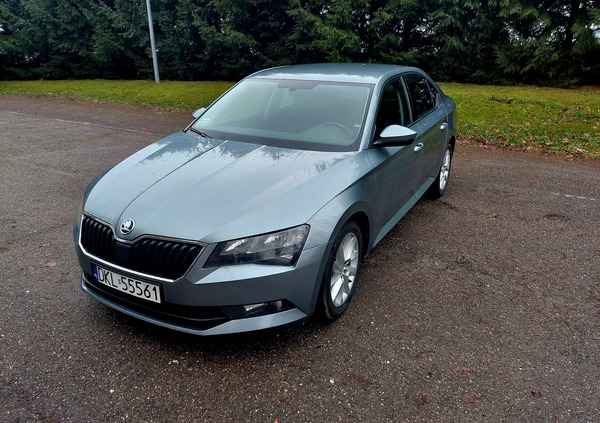 Skoda Superb cena 47900 przebieg: 295000, rok produkcji 2017 z Kłodzko małe 301